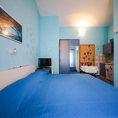 Apartments With A Parking Space Brbinj, Dugi Otok - 8160 الغرفة الصورة